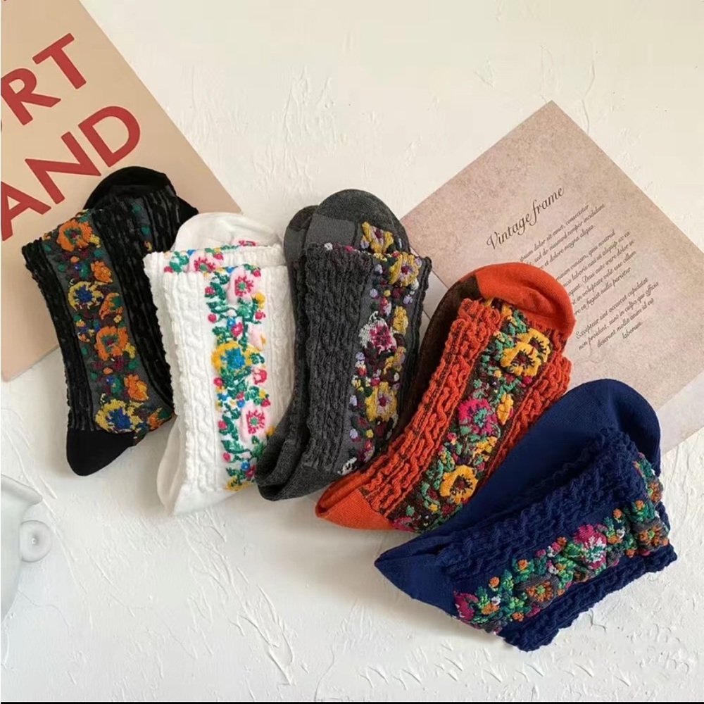 Women’s Embroidered Floral Ethnic Socks 5 Pairs - Picture 5 of 8